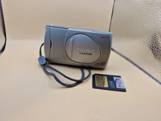 Olympus C-220 Zoom Fotocamera Digitale 2.0 MP