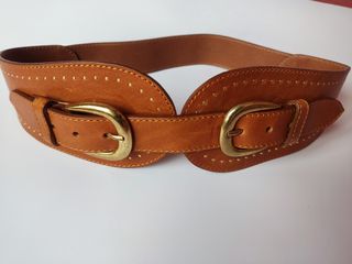 Cinturón fajín Massimo Dutti en piel y tachuelas