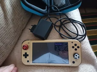 Nintendo Switch Lite Edición Zelda Dorada