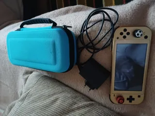 Nintendo Switch Lite Edición Zelda Dorada