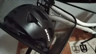 Bicicleta nueva de paseo con cesta y casco 95€