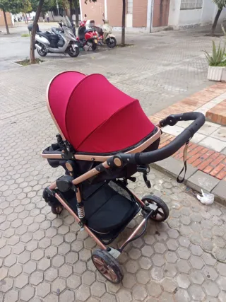 Carro de bebé color burdeos y dorado