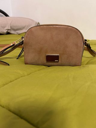 Bandolera beige y marrón