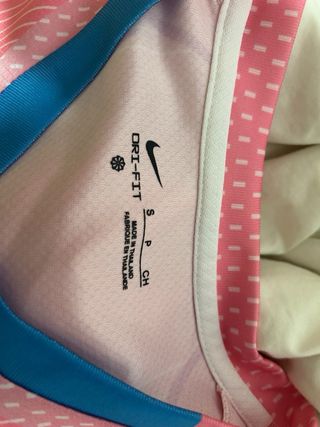 Camiseta rosa Spotify Nike