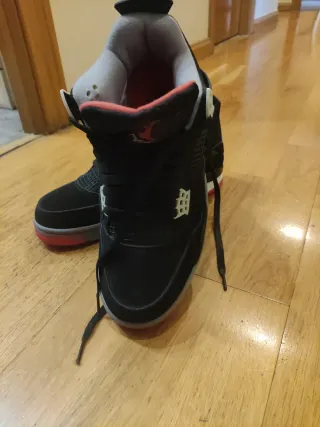 Nike Air Jordan 4 Negras y Rojas