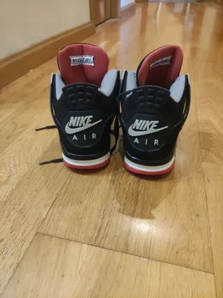 Nike Air Jordan 4 Negras y Rojas