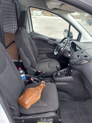 FORD TRANSIT COURIER