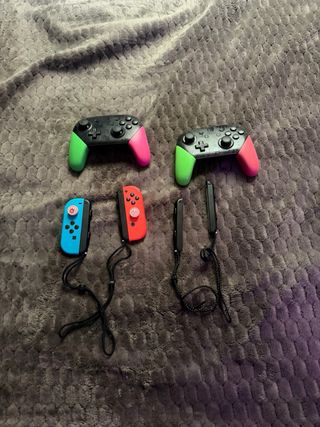 Dos Nintendo Switch, una OLED y una LITE