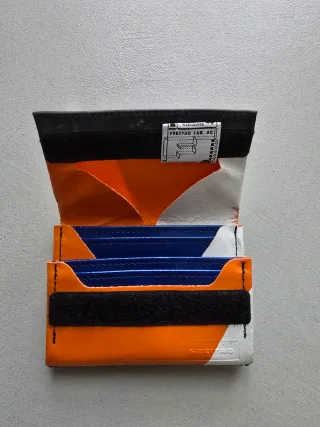 Portafoglio Freitag arancione e bianco