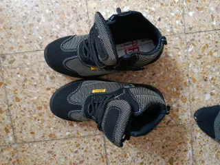 Zapatillas de trabajo negras y grises Nuevas