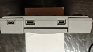 PlayStation 1 gris con 3 mandos