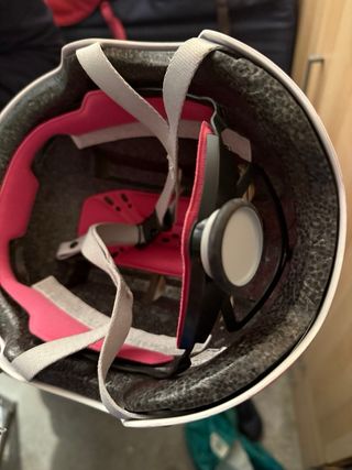 Casco niña blanco y rosa