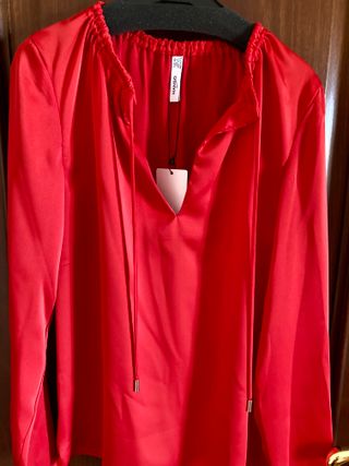 Blusa roja de manga larga Mango