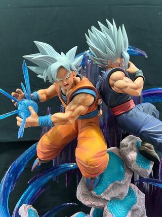 Estatua Goku UI & Gohan Beast