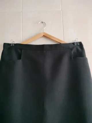 Falda negra de vestir