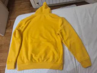 Sudadera amarilla con estampado de furgoneta