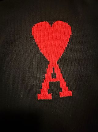 Jersey Ami Paris Negro Corazón Rojo