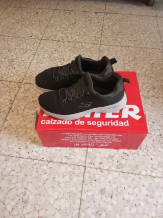 Zapatillas Skechers Negras y Grises