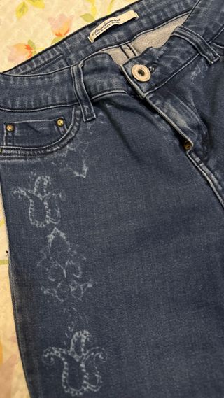 Pantalones vaqueros con estampado