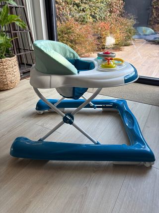 Andador bebé 6-18 meses con juguetes y alturas.