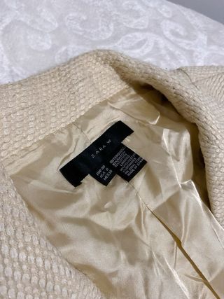 Americana estructurada beige con textura  Zara