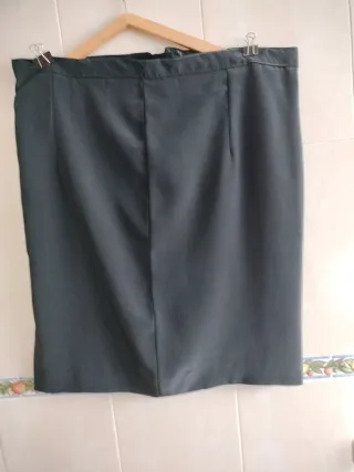 Falda negra elegante