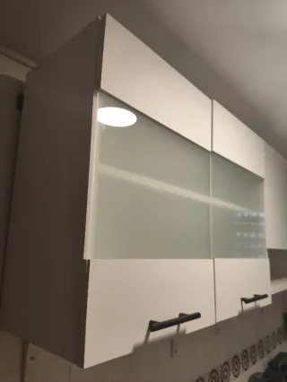 Armario alto cocina blanco y cristal