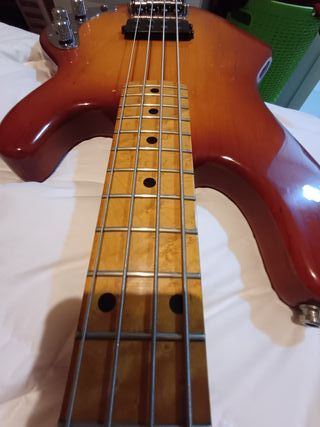 Bajo Eléctrico MusicMan StingRay 4