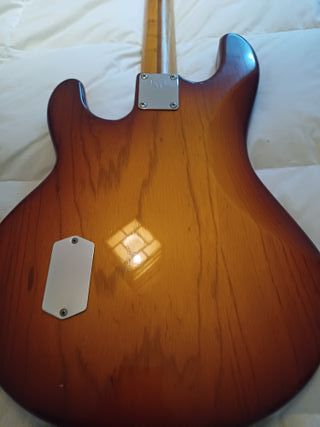 Bajo Eléctrico MusicMan StingRay 4