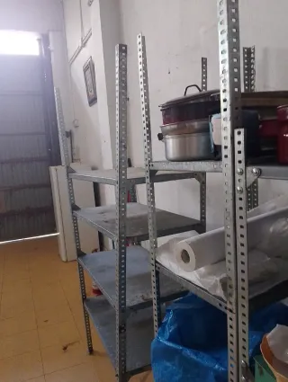 Estanterías metálicas de  baldas