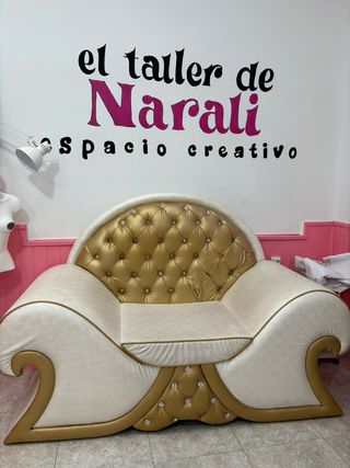 Sofá Majestuoso Dorado y Blanco