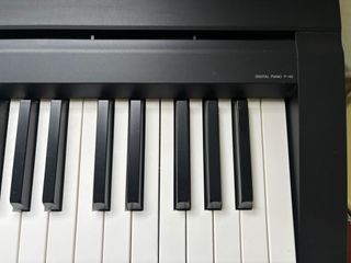Piano Yamaha P-45 con soporte y banqueta