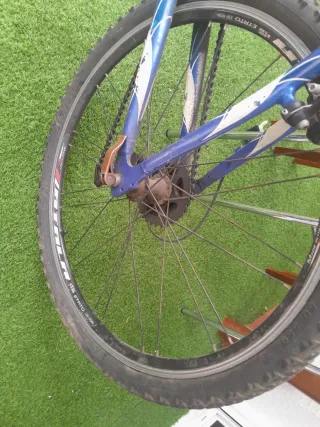 Bicicleta Montaña Roja y Azul