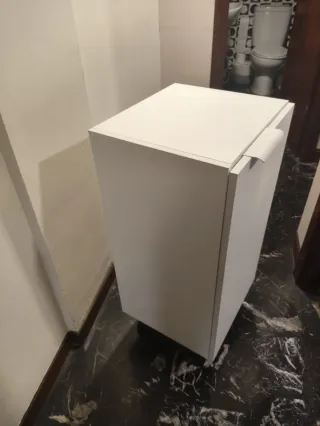 Armario bajo cocina blanco y gris