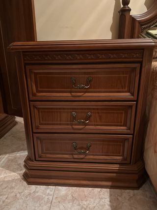 Mesitas de noche de madera 25€ cada una