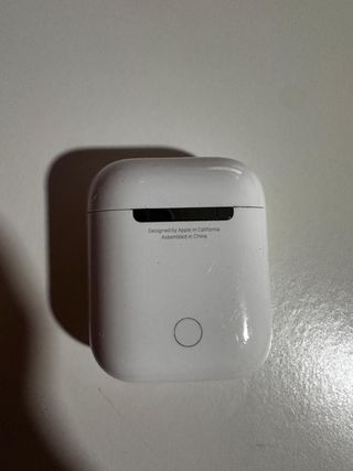 Estuche AirPods sin auriculares