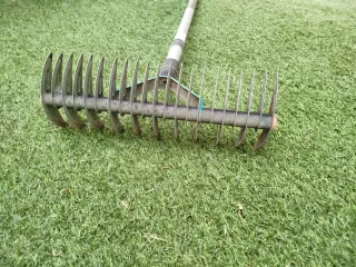 Rastrillo de césped