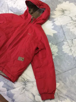 Abrigo rojo Quechua con capucha