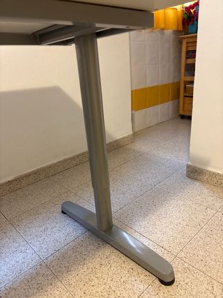 Mesa de oficina blanca