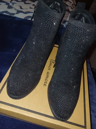 Botines negros con pedrería