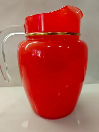 Jarra y vasos vintage rojos