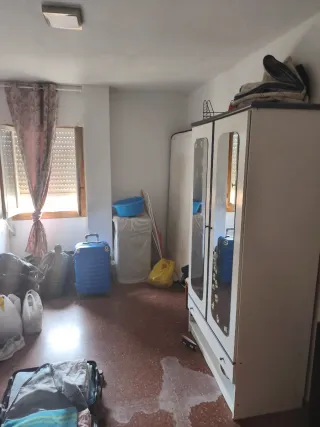 Se alquila piso de 2 dormitorios