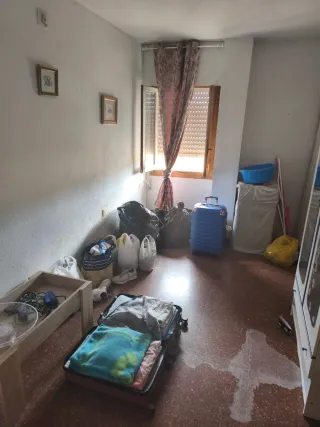 Se alquila piso de 2 dormitorios