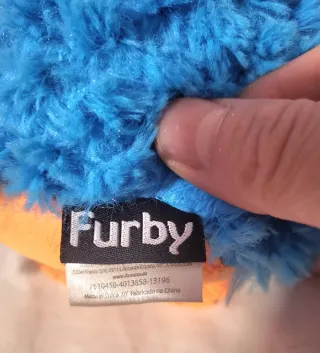 Furby Azul-Naranja de Famosa