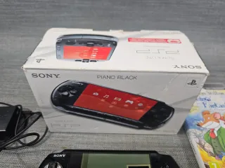 PSP 3004 Piano Black + Giochi e Accessori