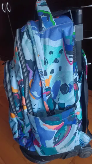 Mochila Totto con ruedas y estampado floral