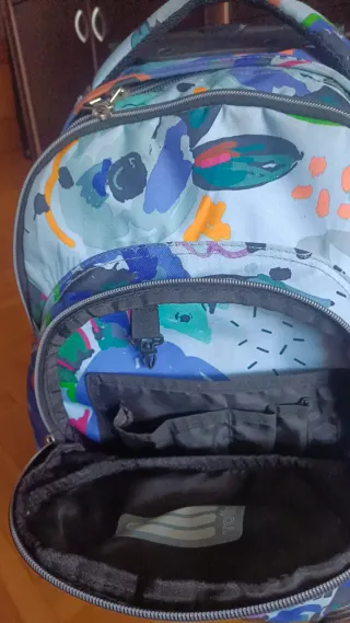 Mochila Totto con ruedas y estampado floral