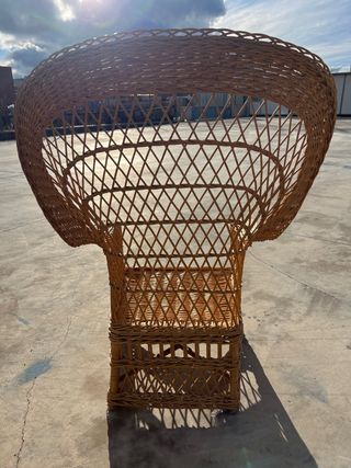Sillón de mimbre estilo peacock