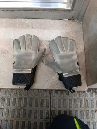 Guantes de portero negros y turquesa