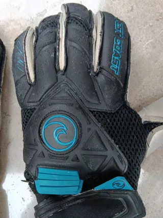 Guantes de portero negros y turquesa